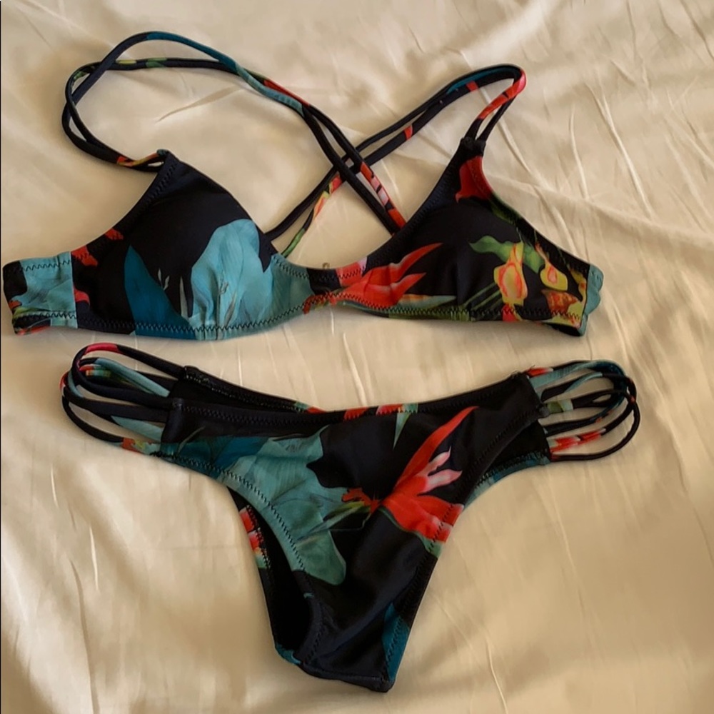 Floral island print bikini